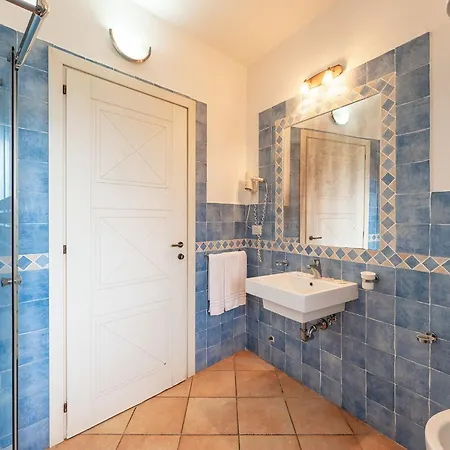 Relaxing Baia Dei Mirti B4 1 Bedroom Sleeps 4 -bilo-4 Apartment *
