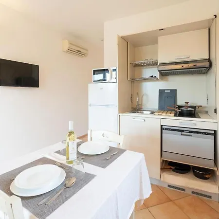 Relaxing Baia Dei Mirti B4 1 Bedroom Sleeps 4 -bilo-4 * Vignola Mare