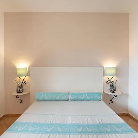 Relaxing Baia Dei Mirti B4 1 Bedroom Sleeps 4 -bilo-4 Apartment *