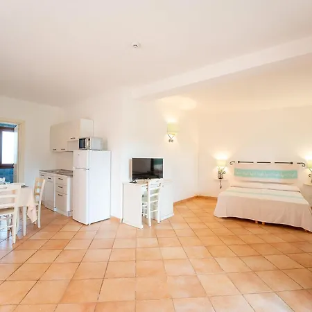 Apartmán Relaxing Baia Dei Mirti B4 1 Bedroom Sleeps 4 -bilo-4 *